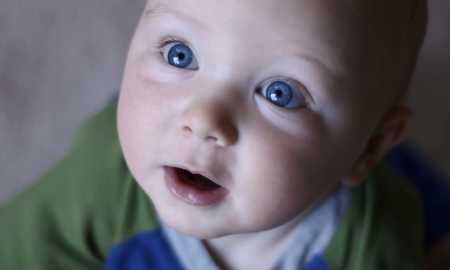 bebeklerde otizm belirtileri