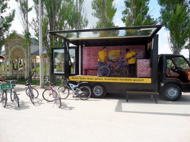 Sarı Bisiklet Mobil Tamir Aracı