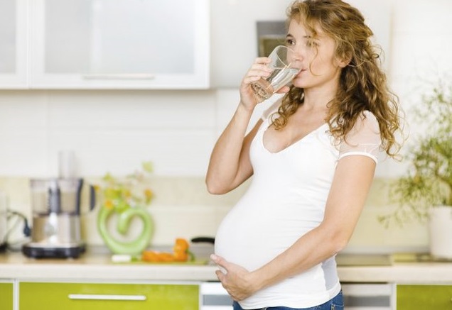 hamilelikte bol su içmenin önemi