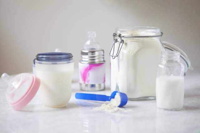 Anne sütü alana bebeğe ne kadar mama verilmeli?